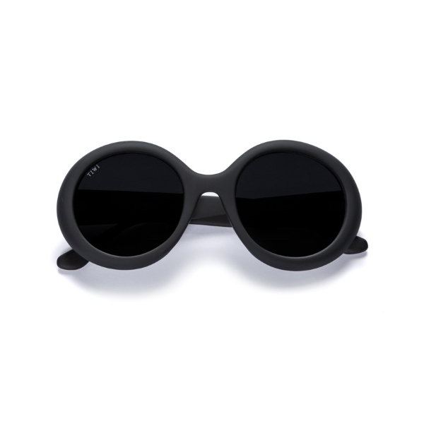 Tiwi-Lissa-total-black-front-real