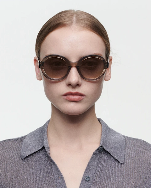 GigiStudios-Elisa-6896-7-brown-woman-2