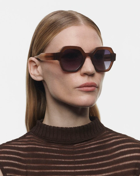 GigiStudios-Grace-6976-9-brown-woman-1