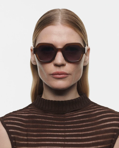 GigiStudios-Grace-6976-9-brown-woman-2