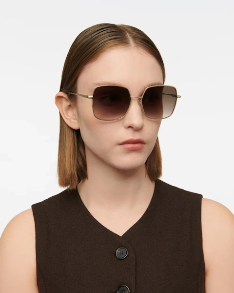 GigiStudios-Liora-9021-05S-gold-brown-woman-1