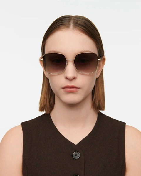 GigiStudios-Liora-9021-05S-gold-brown-woman-2