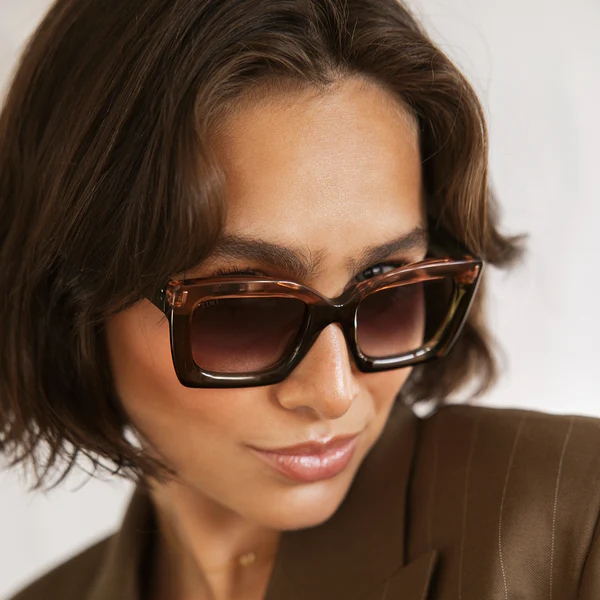 Tiwi-Mali-612-bicolor-green-pink-model