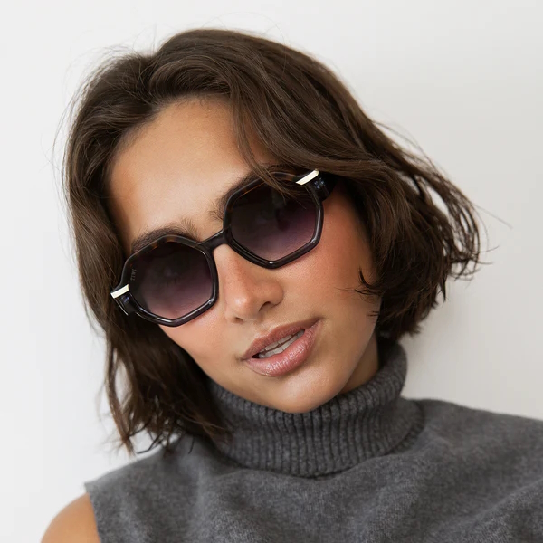 Tiwi-Valette-21-shiny-blue-model